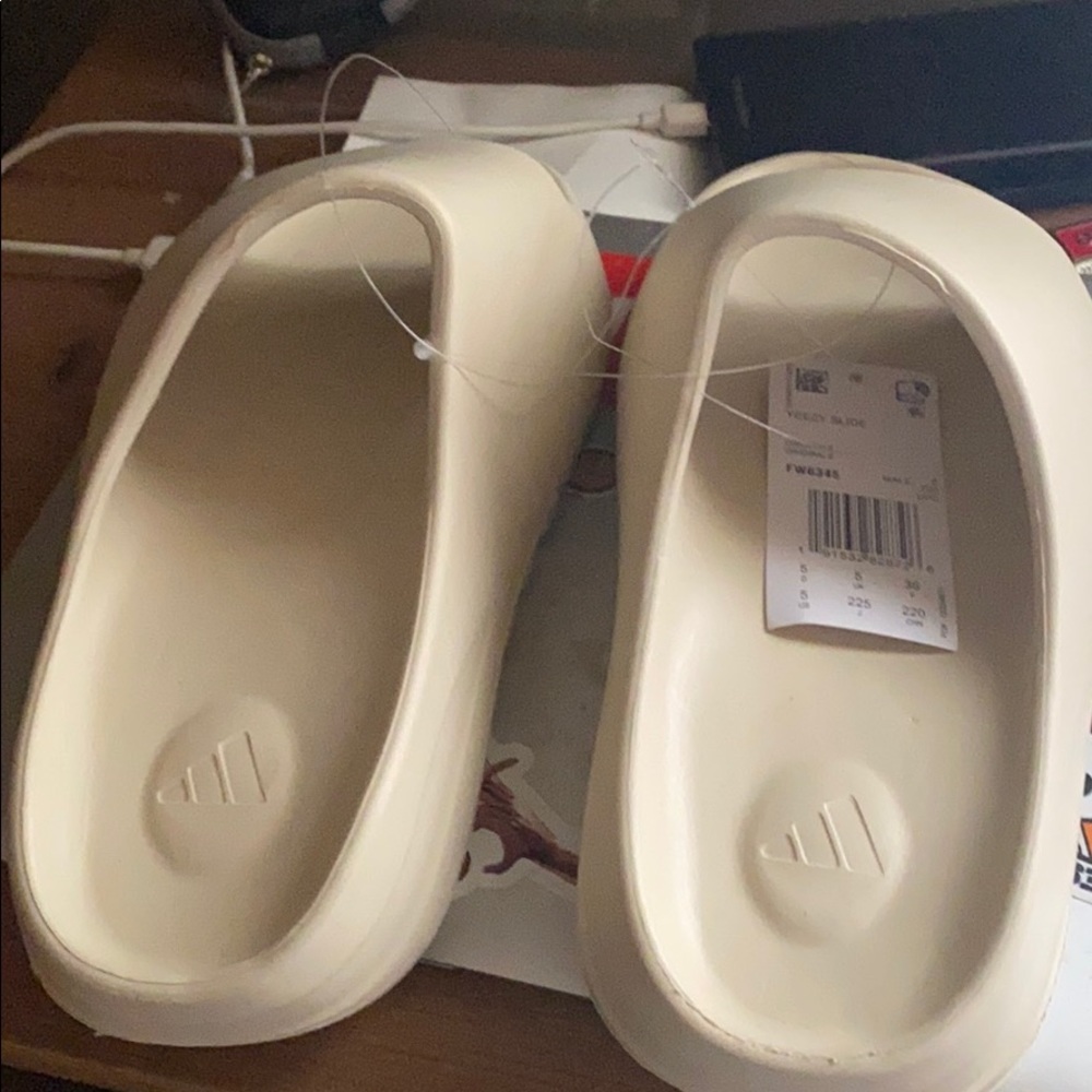 Yzy Slides